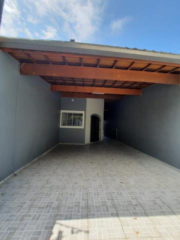 Alugar Casa / Sobrado Padrão em Caraguatatuba. apenas R$ 3.000,00