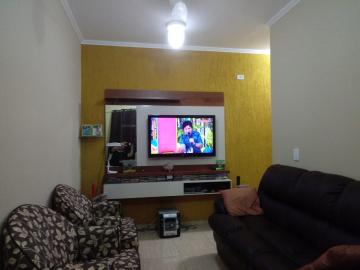 Alugar Apartamento / Padrão em Pindamonhangaba. apenas R$ 900,00