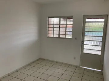 Alugar Casa / Condomínio em Pindamonhangaba. apenas R$ 800,00