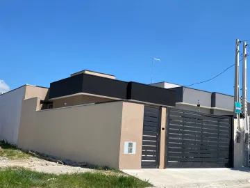 Alugar Casa / Padrão em Caçapava. apenas R$ 467.000,00