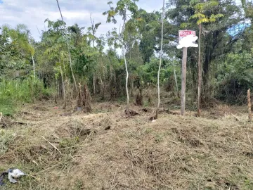 Alugar Terreno / Padrão em Caraguatatuba. apenas R$ 125.000,00