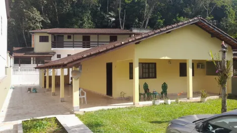 Alugar Casa / Padrão em Caraguatatuba. apenas R$ 4.000,00