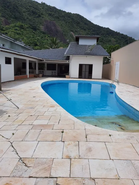 Alugar Casa / Padrão em Caraguatatuba. apenas R$ 2.200.000,00