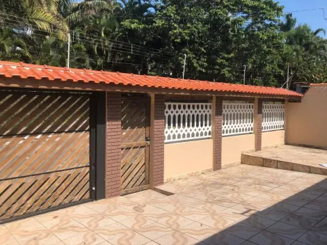 EXCELENTE CASA TÉRREA  3 Dorms, há  poucos metros da praia