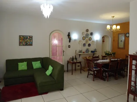 Alugar Casa / Padrão em Jacareí. apenas R$ 800.000,00