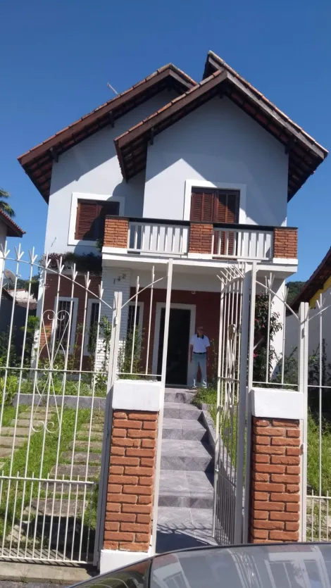Alugar Casa / Sobrado Padrão em Caraguatatuba. apenas R$ 640.000,00