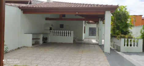 Bela casa avarandada, mobiliada, disponível para locação e venda no Bairro Martim de Sá. Oportunidade Única de morar no bairro mais procurado de Caraguatatuba!