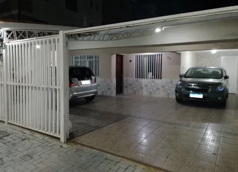 Alugar Casa / Padrão em São José dos Campos. apenas R$ 665.000,00