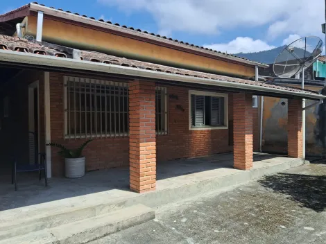 Alugar Casa / Padrão em Caraguatatuba. apenas R$ 1.100.000,00