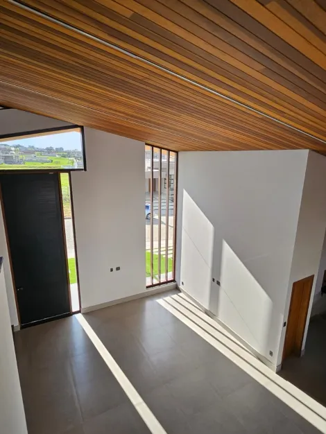 ARQUITETURA DIFERENCIADA COM MUITO REQUINTE - CASA ASSOBRADADA COM 288M² DE CONTRUÇÃO