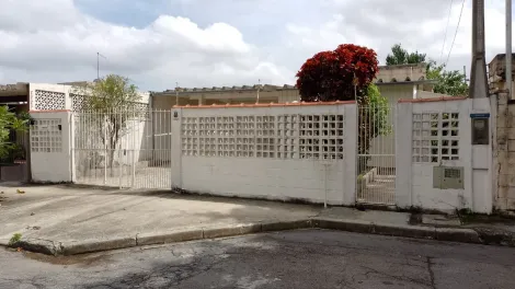 Alugar Casa / Padrão em São José dos Campos. apenas R$ 4.200,00