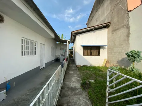 Duas casas em um terreno no Porto Novo
