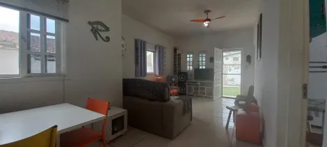 Alugar Casa / Padrão em Caraguatatuba. apenas R$ 450.000,00