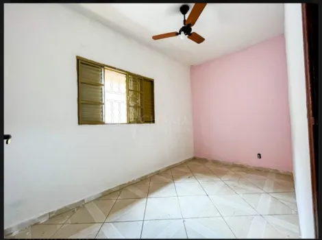 Alugar Casa / Sobrado Padrão em Caraguatatuba. apenas R$ 2.500,00