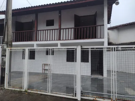 Alugar Casa / Sobrado Padrão em Caraguatatuba. apenas R$ 2.000,00