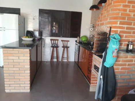 Alugar Casa / Padrão em Caraguatatuba. apenas R$ 450.000,00