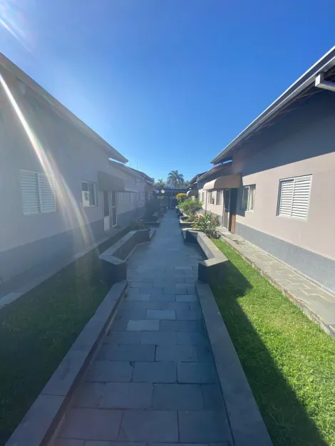 imagem 1 - Linda casa térrea em condomínio fechado no golfinho imagem 1 - Linda casa térrea em condomínio fechado no golfinho