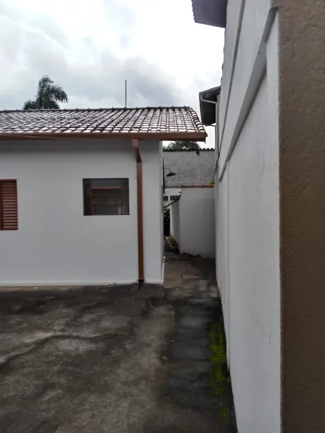 Alugar Casa / Padrão em São José dos Campos. apenas R$ 2.100,00