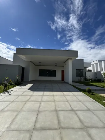 Pindamonhangaba Condominio Residencial Colonial Village II Casa Locacao R$ 6.600,00 Condominio R$500,00 3 Dormitorios 4 Vagas Area do terreno 774.00m2 Area construida 205.00m2